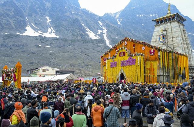 आज शुभ मुहूर्त में खुले केदारनाथ धाम के कपाट, हर हर महादेव के जयकारों से गूंज उठी घाटी