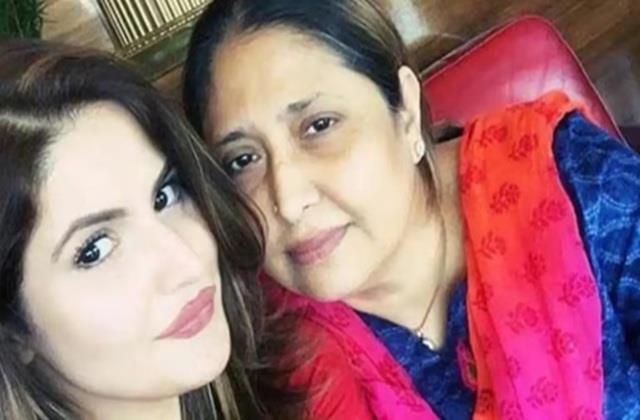 एक्ट्रेस जरीन खान के सिर से उठा मां का साया, लंबे समय से परवीन खान थी बीमार