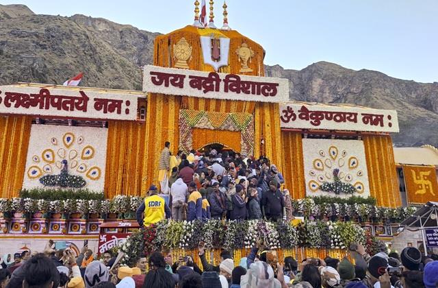 वैदिक मंत्रोच्चारण के साथ खुले बदरीनाथ धाम के कपाट, पीएम मोदी के नाम से हुई पहली पूजा