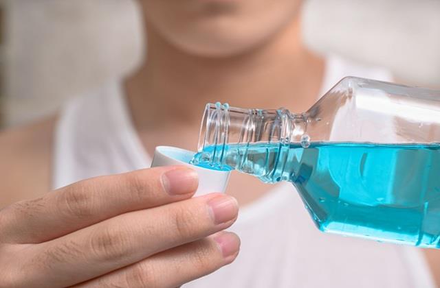 Mouthwash से भी हो सकता है कैंसर? इसका रोज कुल्ला करने से पहले पढ़ लें ये खबर