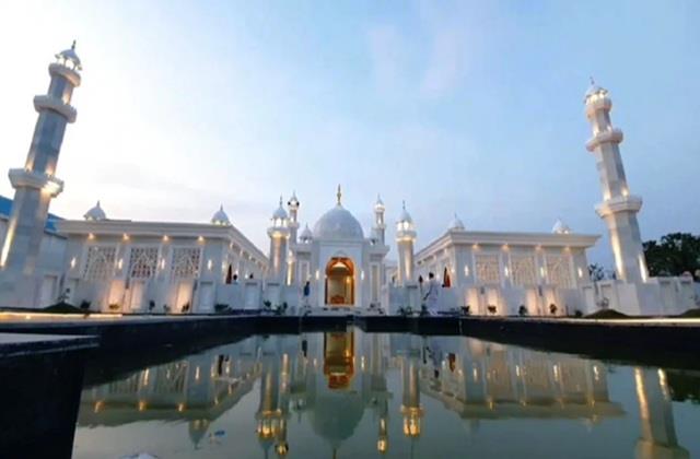 बेटे ने अपनी मां की याद में बनवाया दूसरा ताजमहल,  खर्च कर डाले करोड़ों