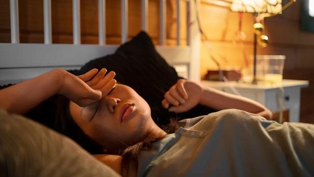रात को ब्रा पहनकर सोना क्यों सही नहीं? Side-Effects जानकर रह जाएंगे हैरान