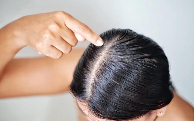 Hair Care: हेयर वॉश के अगले दिन ही ऑयली हो जाते हैं बाल? अपनाएं ये आसान ट्रिक्स