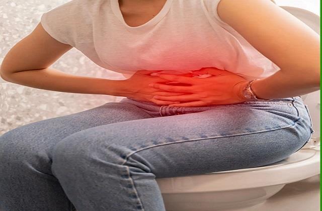 ये आदतें बढ़ा रही है Piles का खतरा, क्या कैंसर होने का भी है डर? एक्सपर्ट से जानें