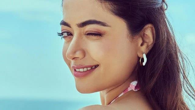 स्पॉटलेस स्किन और घने बालों के लिए Rashmika Mandanna करती हैं घरेलू नुस्खों पर भरोसा