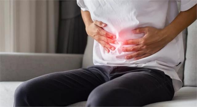 बार-बार पेट फूलना गैस नहीं इस बीमारी की है निशानी, Bloating को खत्म करने के देसी उपाय