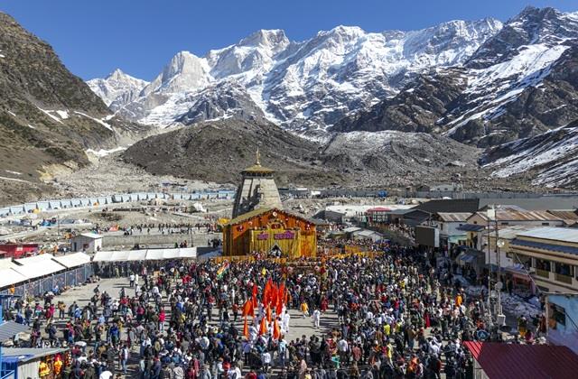 केदारनाथ में उमड़ पड़ी भारी भीड़, 5 दिन में डेढ़ लाख से ज्यादा श्रद्धालुओं ने किए बाबा के दर्शन