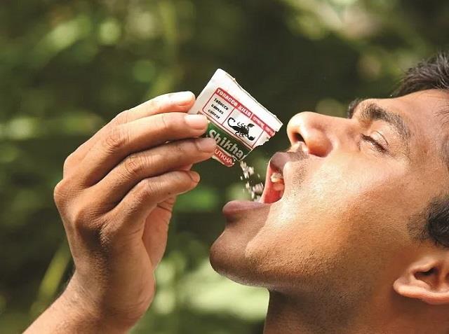 गुटका खाने से मुंह और दांत ही नहीं  शरीर के ये अंग भी होते हैं खराब