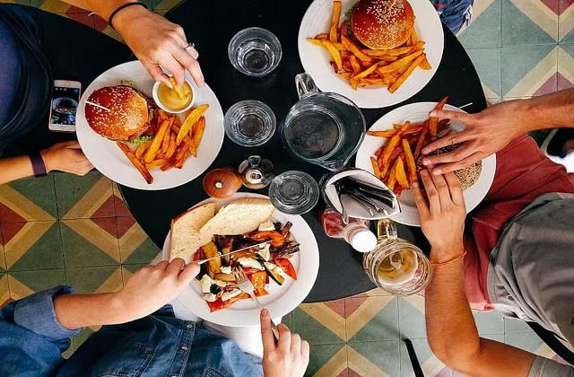 रात में लेट नाइट न खाएं खाना, हो सकती है ये खतरनाक बीमारी