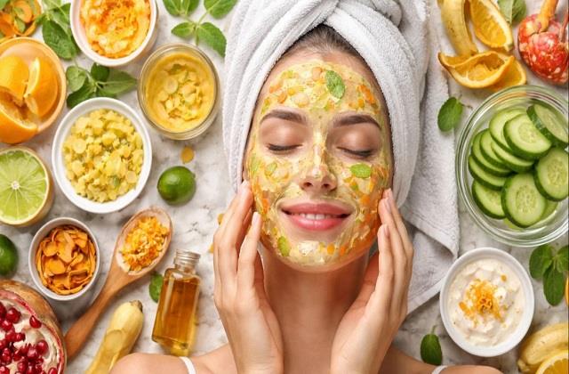 फलों और सब्जियों के छिलकों से पाएं ग्लोइंग स्किन, जानें आसान घरेलू उपाय