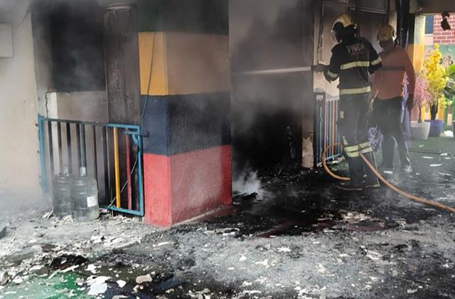 Kidzee प्री-स्कूल में गैस सिलेंडर फटने से लगी आग, बच्चों का लेकर डरे Parents