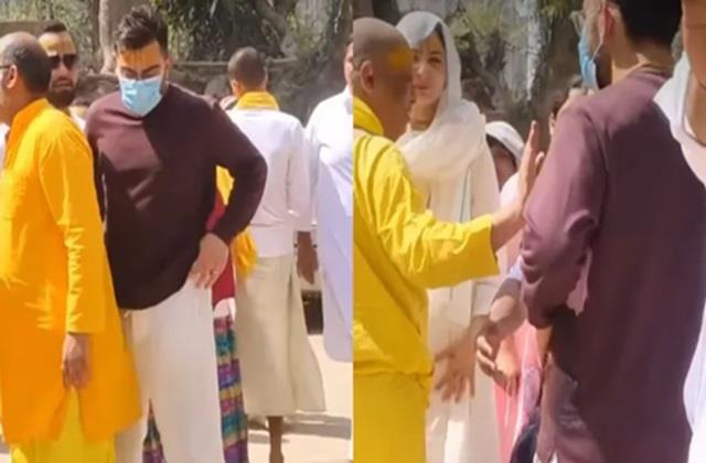 IPL के बीच  प्रेमानंद महाराज का आशीर्वाद लेने पहुंचे विराट-अनुष्का, 5 महीने में 3 बार गए वृंदावन