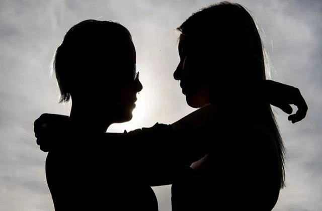 दो सहेलियों को हुआ प्यार, शादी की जिद पर अड़ी, कहा- ''हमें पूरा हक…''