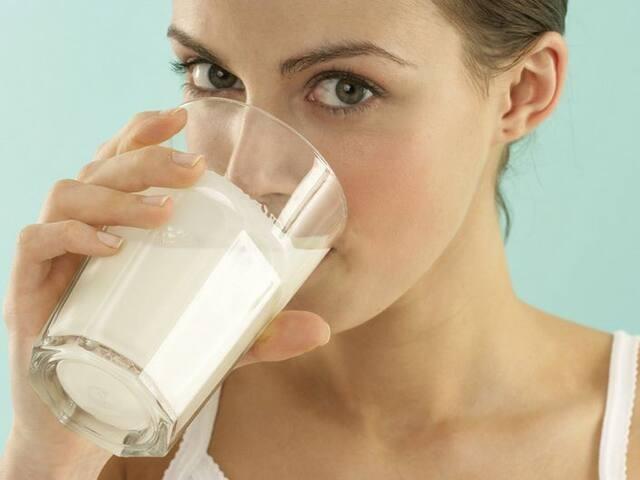 हेल्दी समझकर पी रहे हैं दूध, इस लाइलाज बीमारी का बढ़ सकता है खतरा