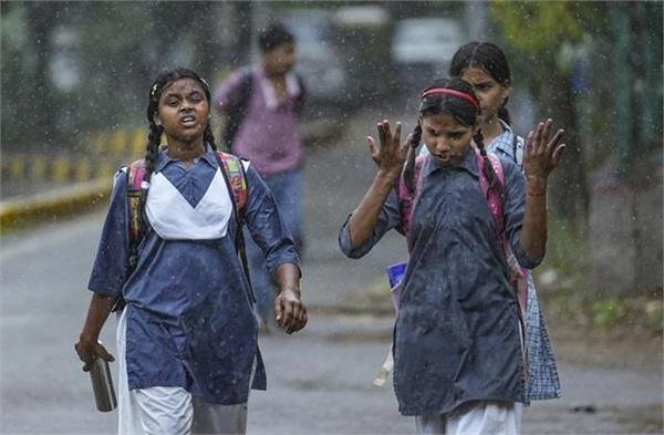 अप्रैल में दिसंबर जैसी ठंड: कहीं पड़ रही है बर्फबारी तो कहीं बारिश, अभी साफ नहीं होगा मौसम