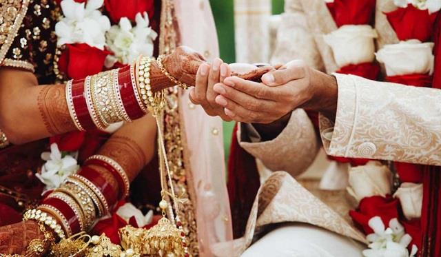 शादी से पहले कुंडली मिलान में इन दोषों का रखें खास ध्यान, वरना रिश्ते में आ सकती है परेशानी