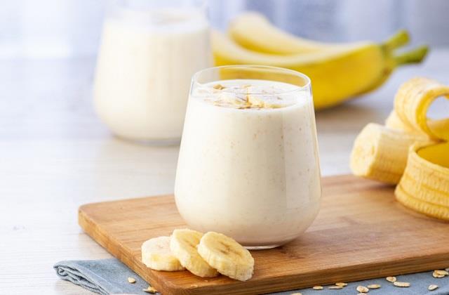 क्या दूध और केला साथ में खाना सही है? जानें किन लोगों को करना चाहिए परहेज