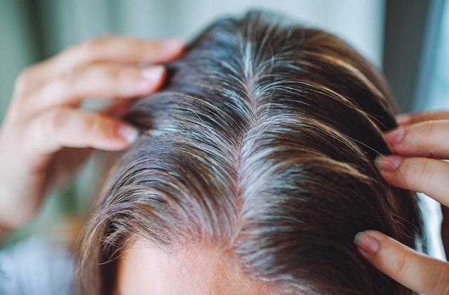 घने और काले बाल पाने का सबसे आसान देसी तरीका अपनाएं