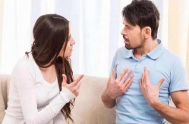 कपल्स की ये छोटी-छोटी आदतें कर देती है रिश्तों को बर्बाद, कहीं आप भी तो नहीं कर रहे गलती?
