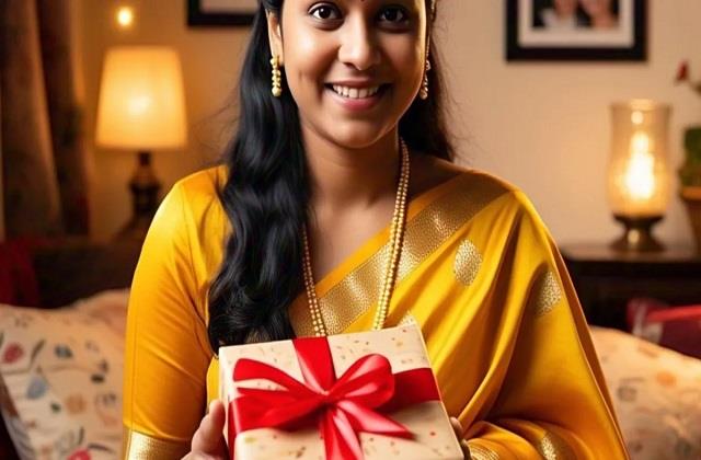 सावधान! कभी किसी के हाथ में न दें ये 5 चीजें, वरना बढ़ सकता है कर्ज