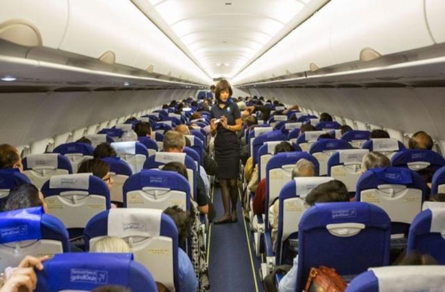 उड़ान के दौरान महिला पैसेंजर हुई बेहोश,  फ्लाइट की करवानी पड़ी Emergency Landing