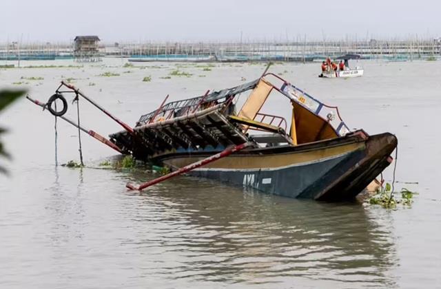 मथुरा में बड़ा हादसा: यमुना नदी में डूबा स्टीमर, 6 लोगों की मौत और 10 से ज्यादा लापता