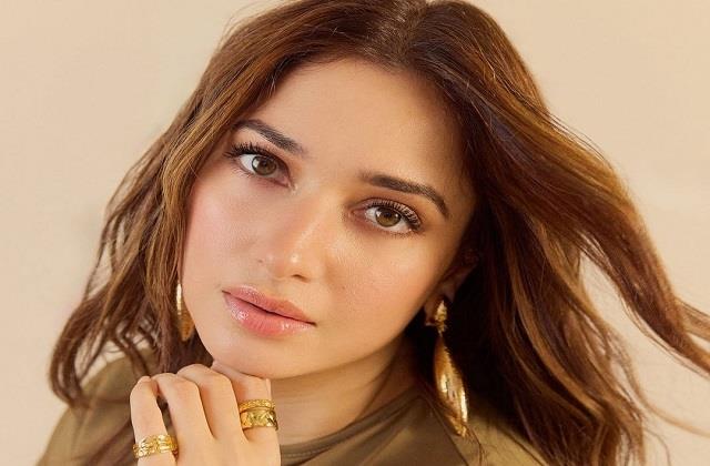 Tamanna Bhatia का ग्लोइंग स्किन सीक्रेट, घर पर बनाएं फेस पैक