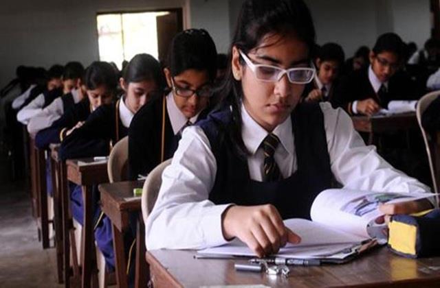CBSE ने किया बड़ा बदलाव, अब 6 से 10वीं तक स्टूडेंट को पढ़नी होगी 3 भाषाएं