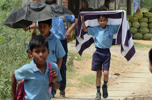 भीषण गर्मी के कारण स्कूलों का बदला समय, अब 12:30 बजे तक हो जाएगी बच्चों की छुट्टी