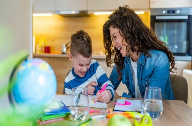 बच्चों में दिखें ये लक्षण तो न समझें बीमारी, सही इलाज और थेरेपी से हो सकता है सुधार