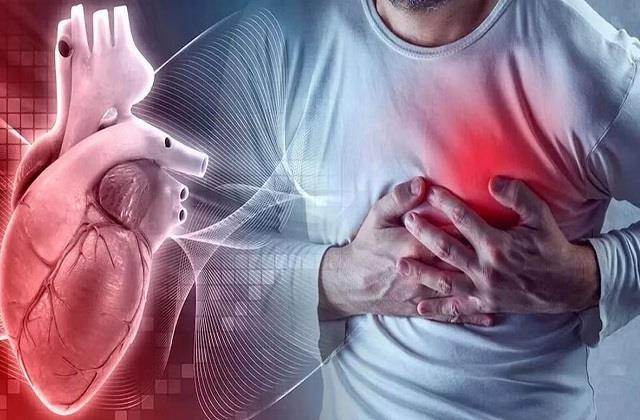 Heart Attack से 7 दिन पहले दिखने लगते हैं ये संकेत, नजरअंदाज करने की गलती न करें