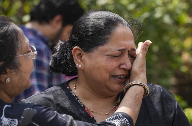 दिल्ली विवेक विहार अग्निकांड में  एक साथ जल गए मां -बेटा , महिला के सीने से चिपका मिला डेढ साल के बच्चे का शव