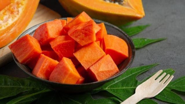 पपीता खाना है फायदेमंद, लेकिन इन लोगों को नहीं करना चाहिए सेवन