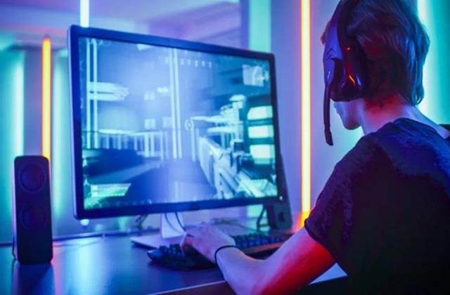 Online Gaming से समय ही नहीं पैसा भी हो रहा बर्बाद, एक साल में भारतीयों ने गंवाए 20 हजार करोड़