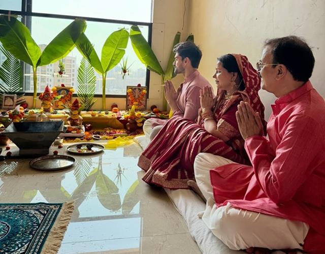 30 साल के एक्टर ने मुंबई में खरीदा सपनों का घर, शेयर की मम्मी- पापा के साथ गृह प्रवेश की तस्वीरें