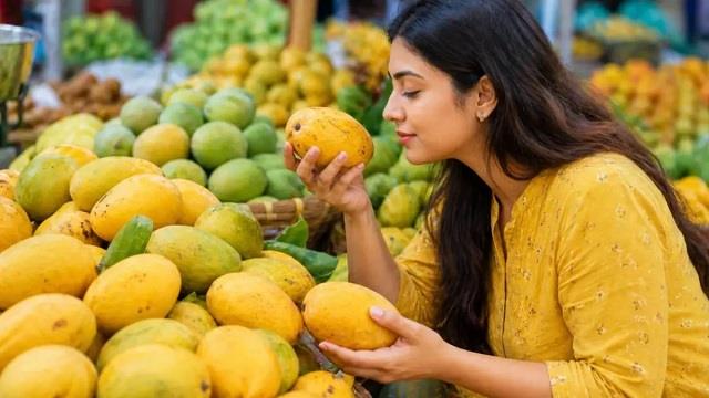 बाहर से चमकदार लेकिन अंदर से सड़ा हुआ आम? खरीदने से पहले जरूर जान लें ये आसान ट्रिक्स