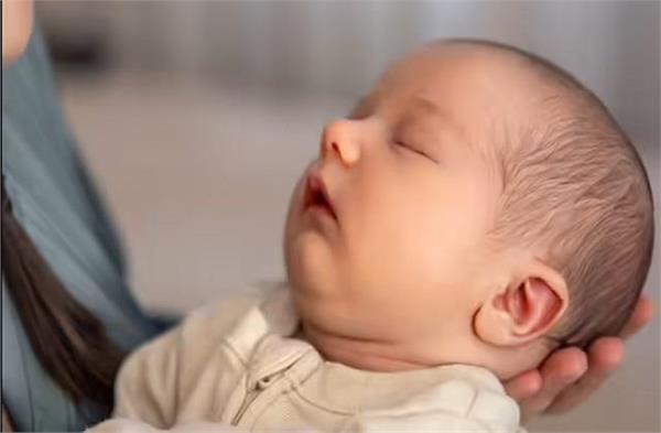 2 दिन के बच्चे की पीठ पर सूजन, डॉक्टर ने बताया Pregnancy में इस गलती की वजह से हुआ