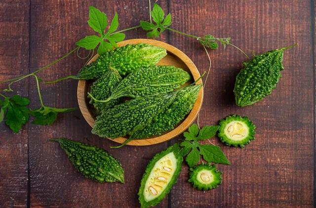 जानें करेले में ऐसा क्या होता है जिससे कंट्रोल रहता है Blood Sugar