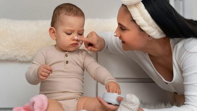 बच्चे की त्वचा पर नहीं होंगे रैशेज, इस तरह करें उनकी Skin Care