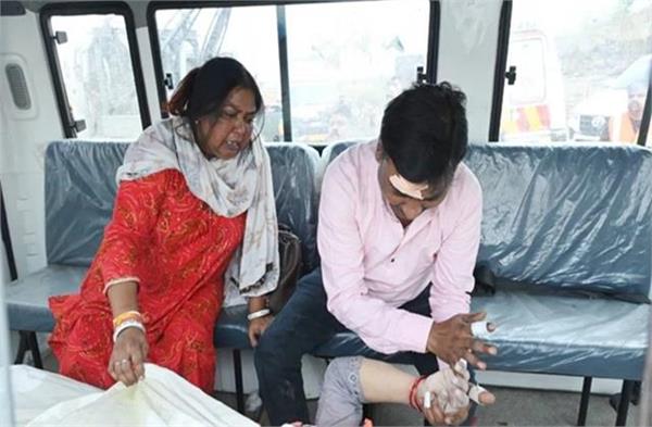 भगवान किसी के साथ ना करे ऐसा…  मां के सीने से लिपटे बेटे को देख टूटा पिता, चिख- चिख उठाता रहा अपने बच्चे को