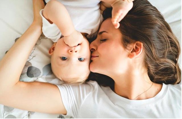 New Moms को भी है खुद की देखभाल करने का हक, Mother's Day पर उन्हें जरूर दें ये Gifts