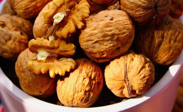 अखरोट के कमाल के फायदे, रोज खाने से मिलेंगे ये 10 जबरदस्त Health Benefits