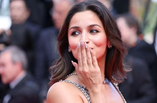 Alia Bhatt ने बताया अपनी ग्लोइंग स्किन का सीक्रेट, घी में ये 3 चीजें मिलाकर खाती हैं