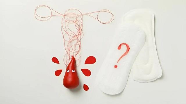 Periods के रंग बताते हैं आपकी सेहत का हाल! 40 के बाद इन बदलावों को भूलकर भी न करें Ignore