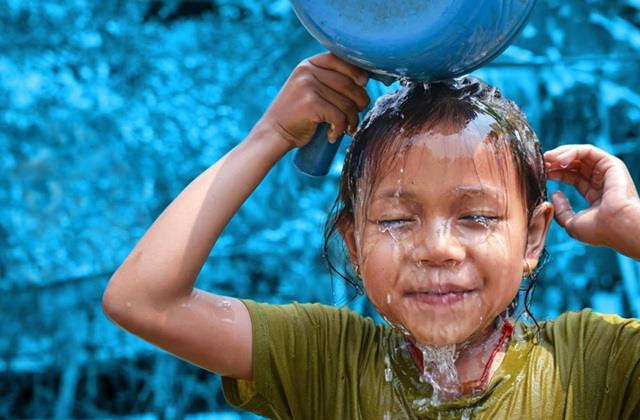 ज्यादा गर्मी से तनाव में रहते हैं बच्चे, जानिए उनकी सही देखभाल का तरीका