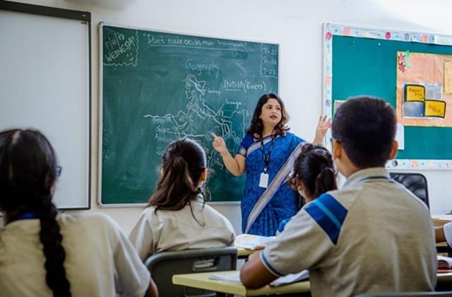 CBSE का बड़ा फैसला- अब 9वीं-10वीं में पढ़नी होंगी 3 भाषाएं, 1 जुलाई से लागू होगा नियम