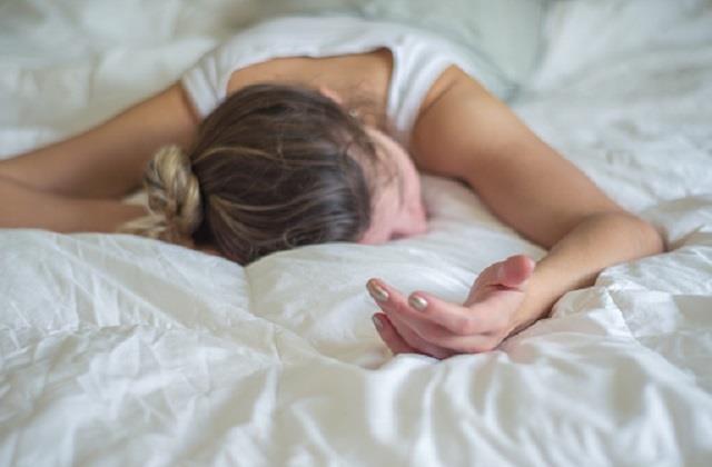 लगातार थकान-कमजोरी और सिरदर्द रहता है तो लापरवाही ना बरतें महिलाएं, Anemia होने के संकेत