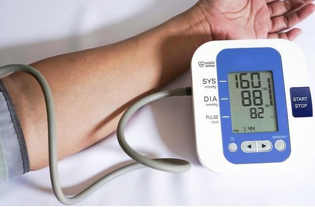 विश्व हाइपरटेंशन दिवस: High BP दिल के काम पर कैसे असर डालता, इसे समझना जरूरी