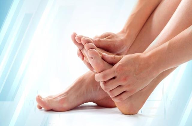 बार- बार सुन्न हो रहे हैं हाथ- पैर, तो समझ लो Nerves हो गई डैमेज और मंडरा रहा Stroke का खतरा
