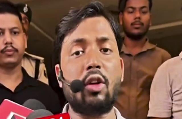 मेरे कोचिंंग के बाहर हुई फायरिंग, फेंके बम... रात को खान सर ने कही ये बात सुबह पलट दिया अपना बयान
